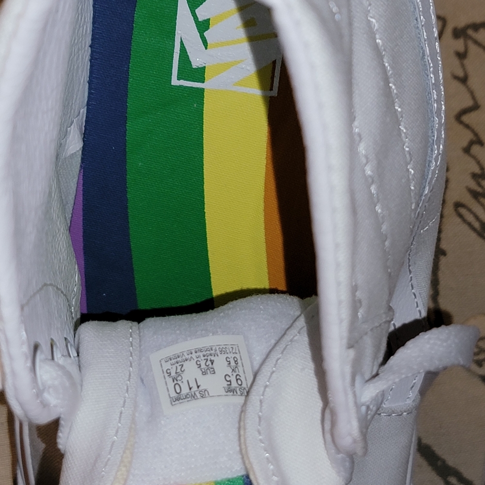 Vans - Picture 6 of 6